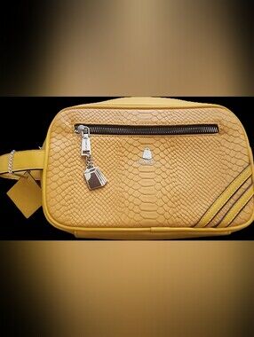 Tote&Carry Travel Toiletry Bag / Yellow
